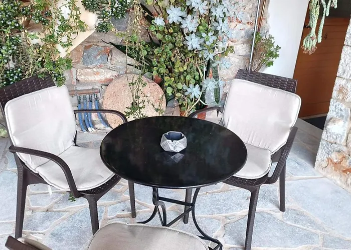 Traditional House Alepis In شقة أريبوليس