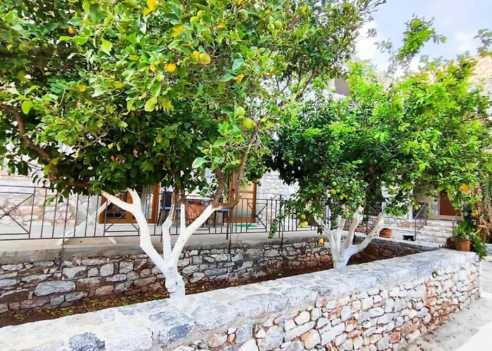 Traditional House Alepis In شقة أريبوليس