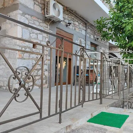 Traditional House Alepis In Areopolis *